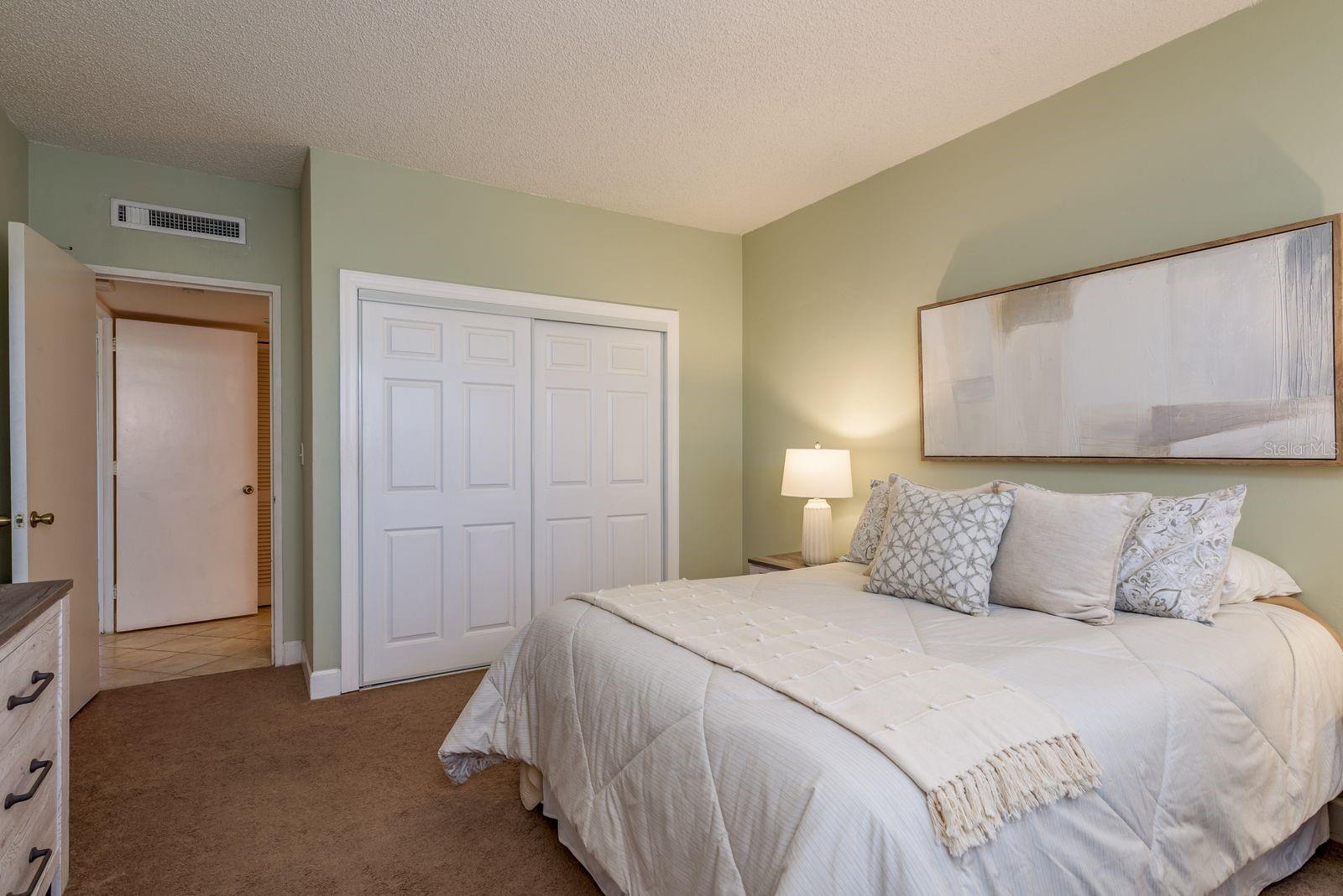 Image 16 of 23 For 880 Mandalay Avenue N404