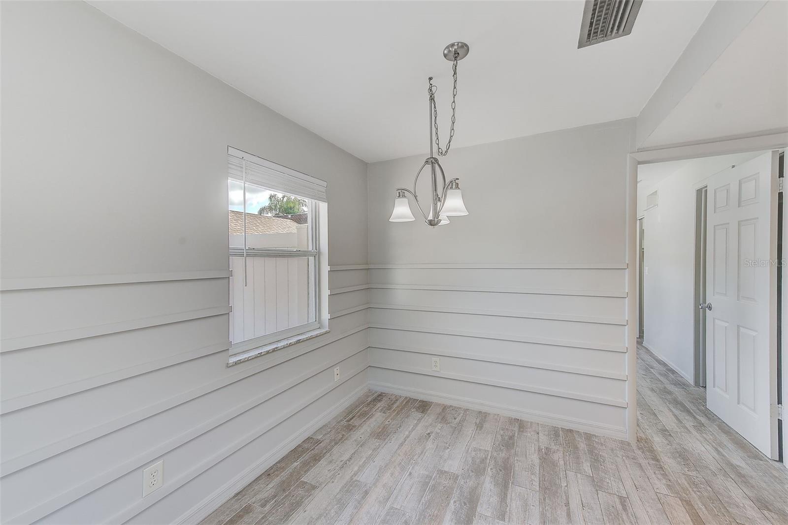 Image 11 of 49 For 969 2nd Avenue Ne