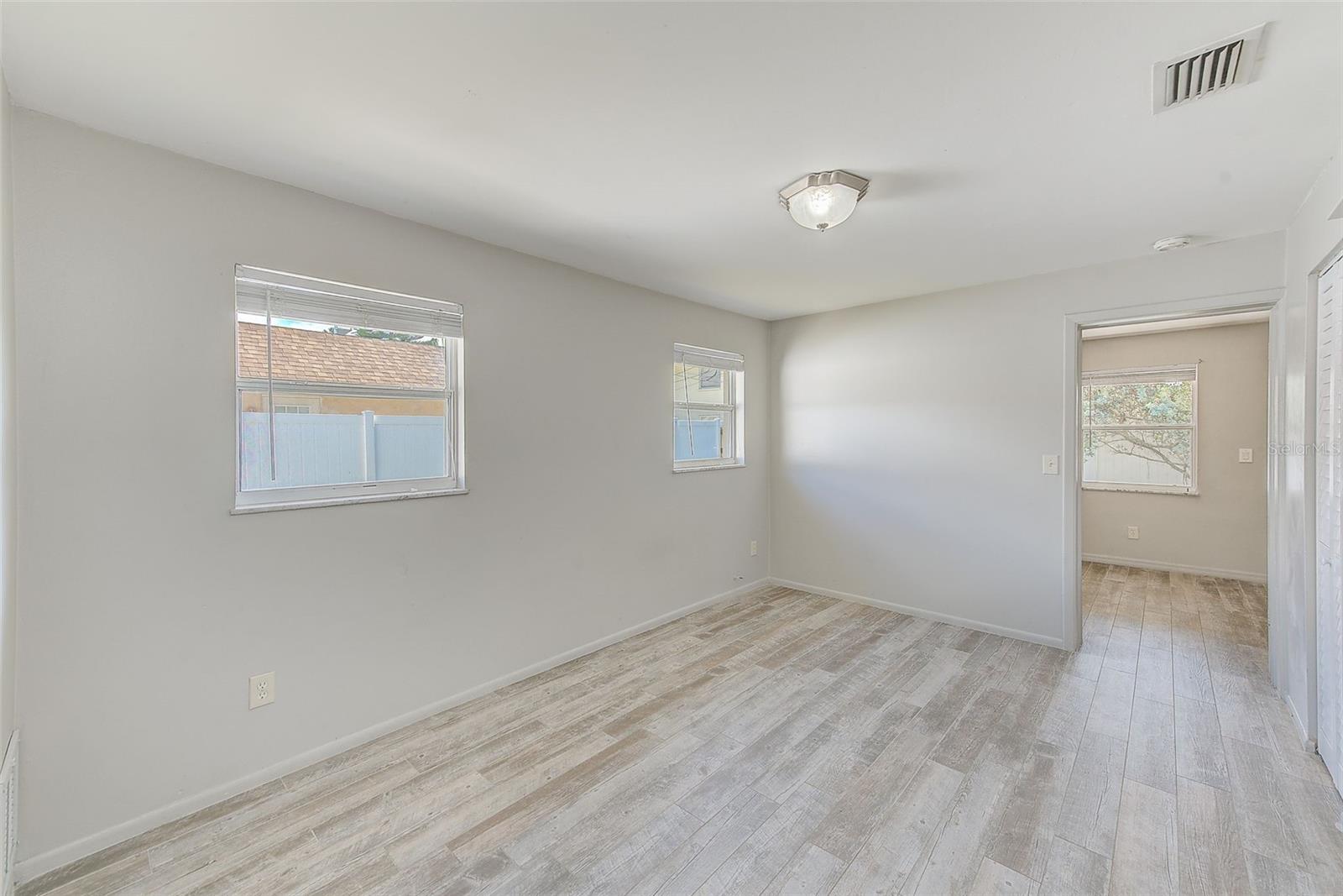 Image 16 of 49 For 969 2nd Avenue Ne