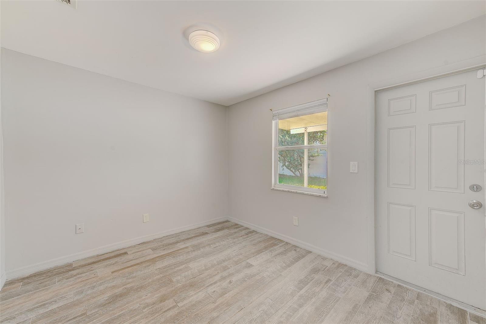 Image 21 of 49 For 969 2nd Avenue Ne