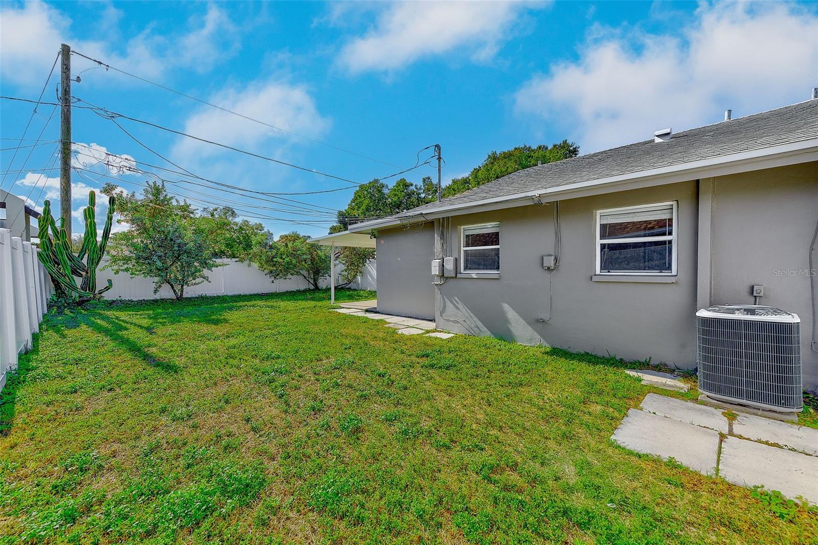 Image 24 of 49 For 969 2nd Avenue Ne