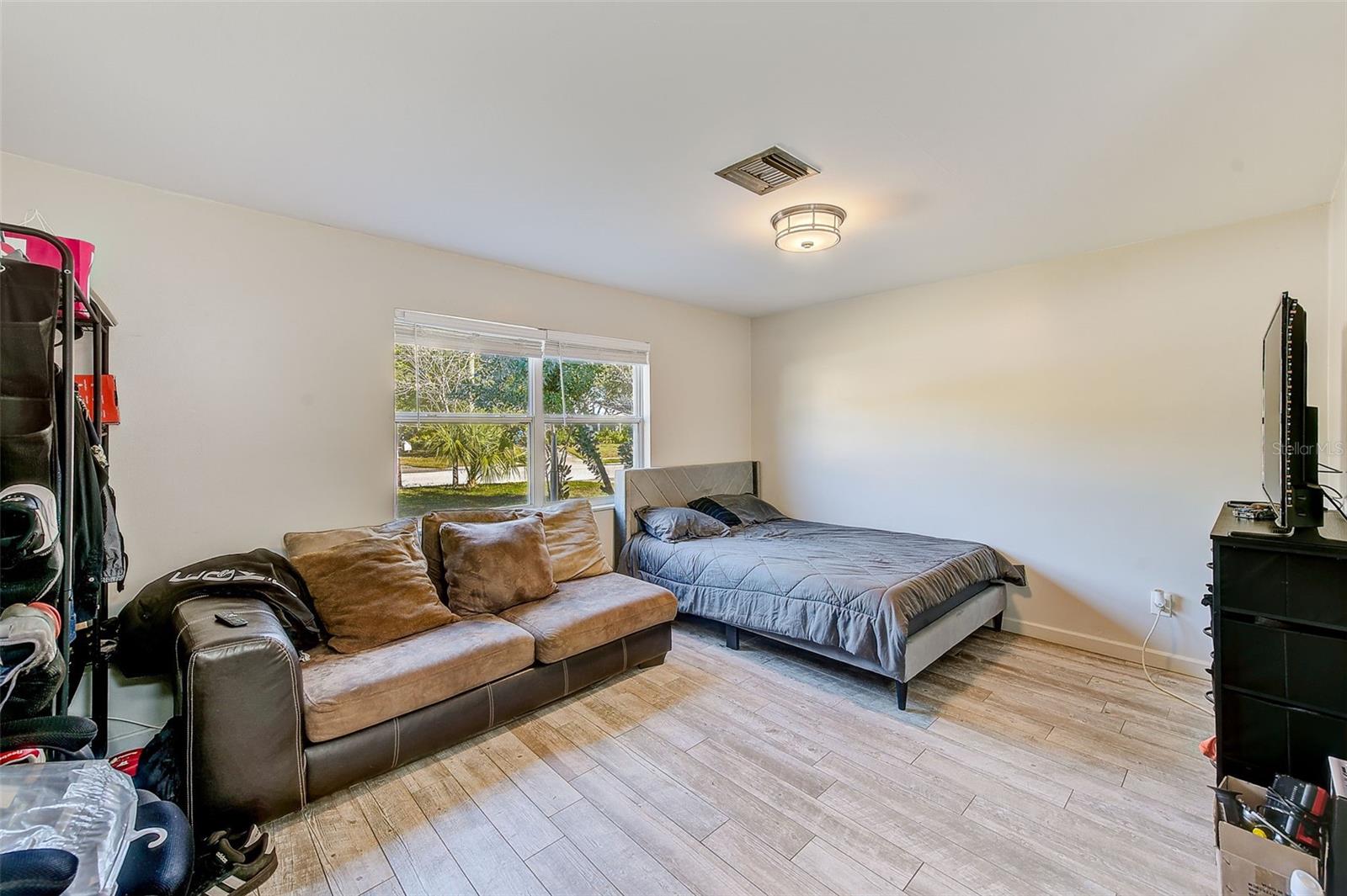 Image 33 of 49 For 969 2nd Avenue Ne