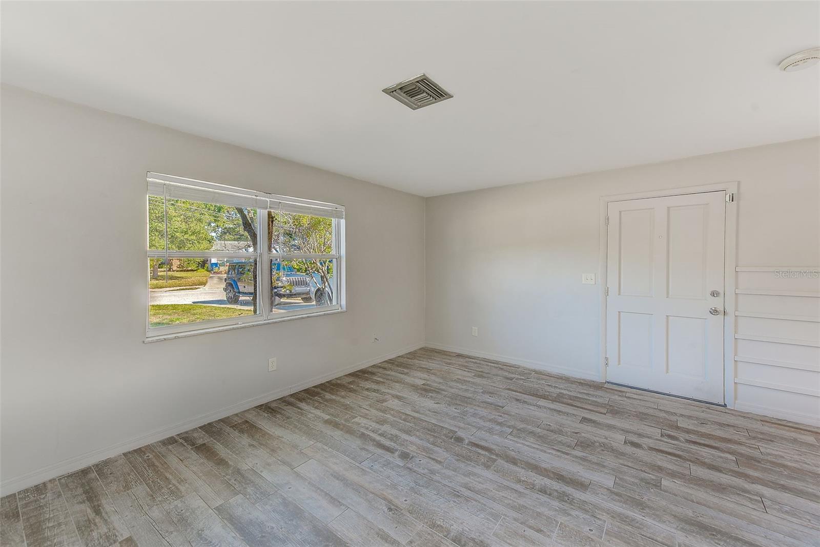 Image 7 of 49 For 969 2nd Avenue Ne