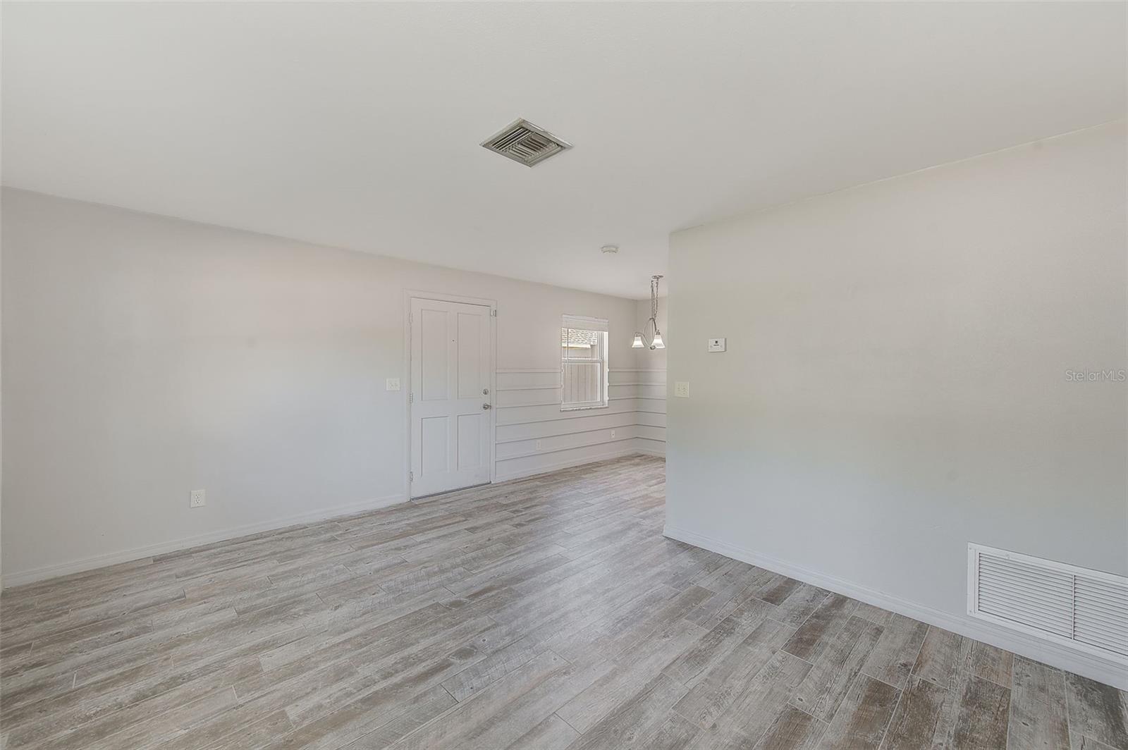 Image 9 of 49 For 969 2nd Avenue Ne