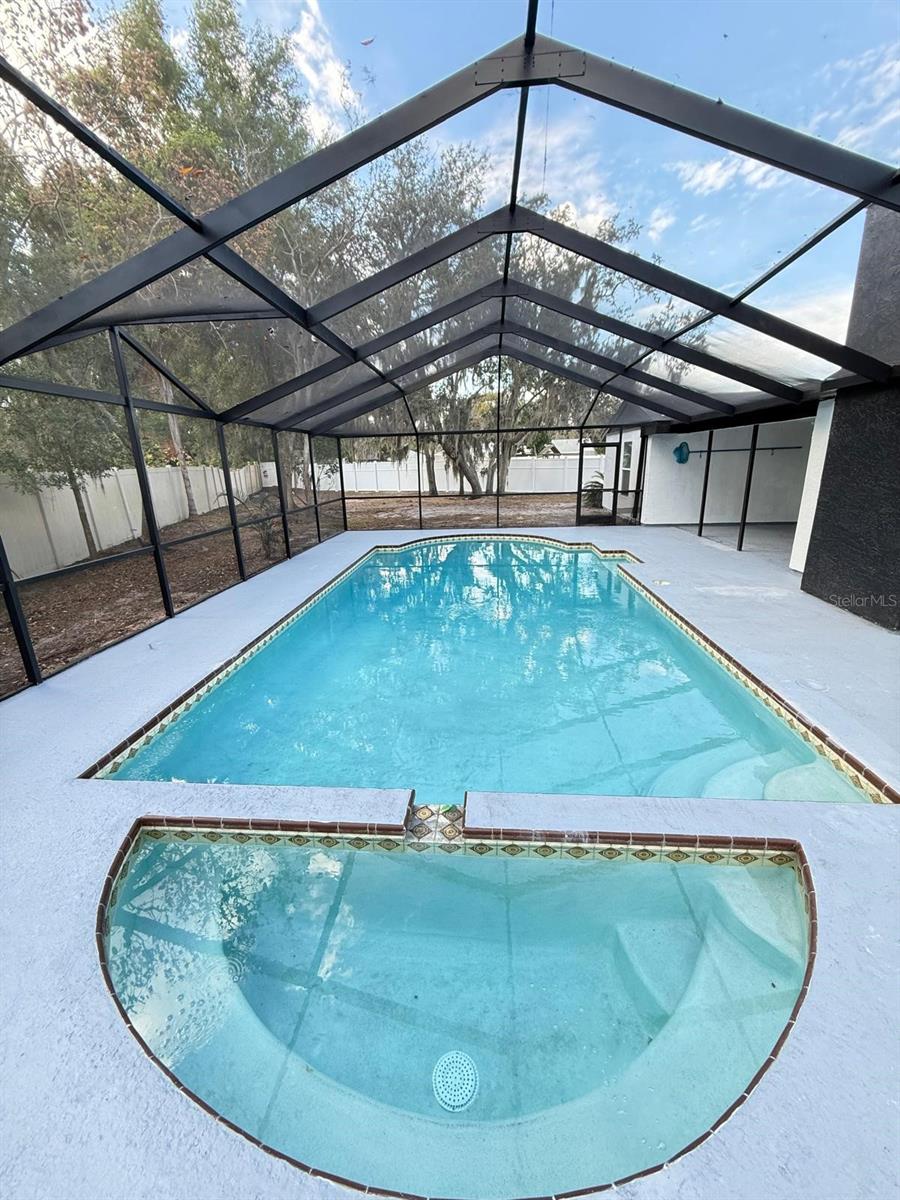 Listing photo id 10 for 4107 Denage Court