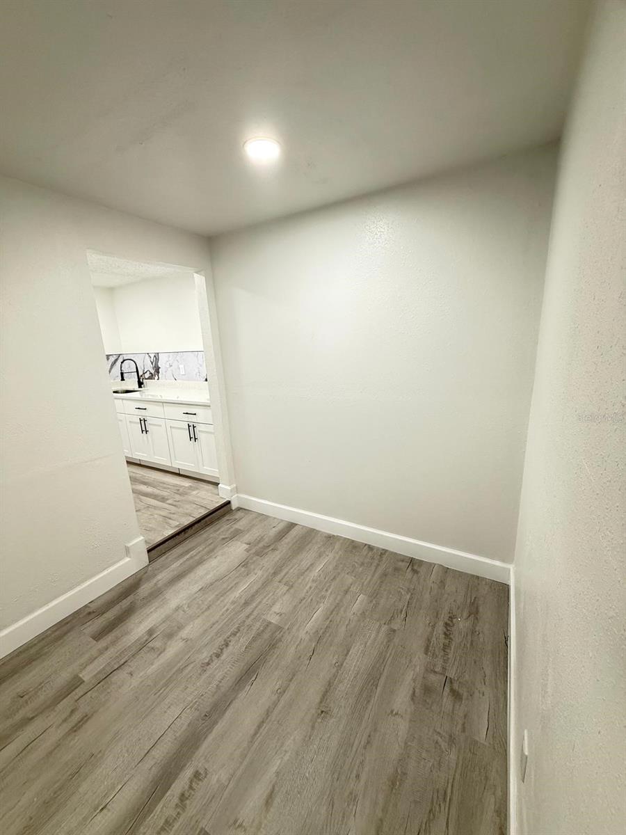 Listing photo id 12 for 4107 Denage Court