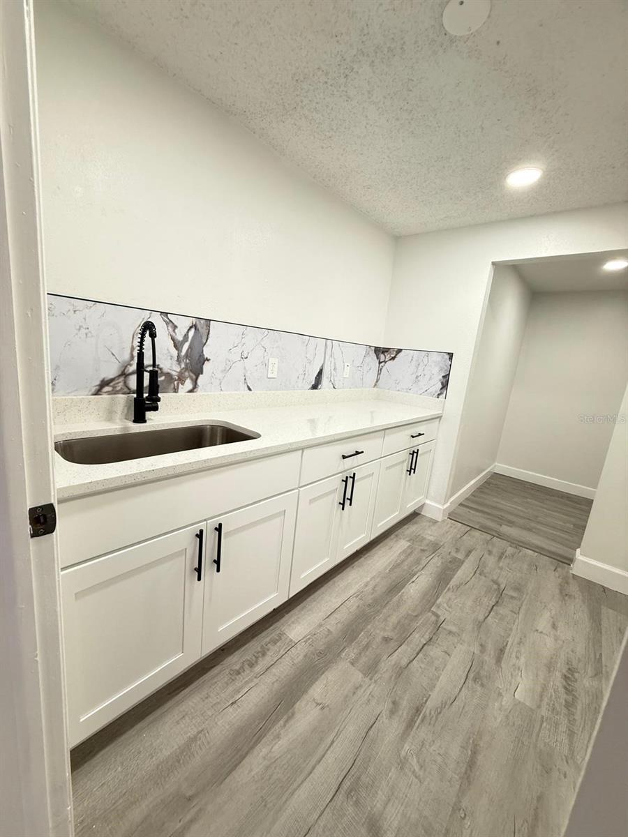 Listing photo id 14 for 4107 Denage Court