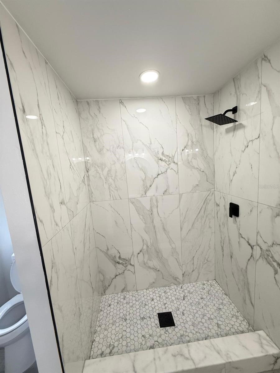 Listing photo id 15 for 4107 Denage Court