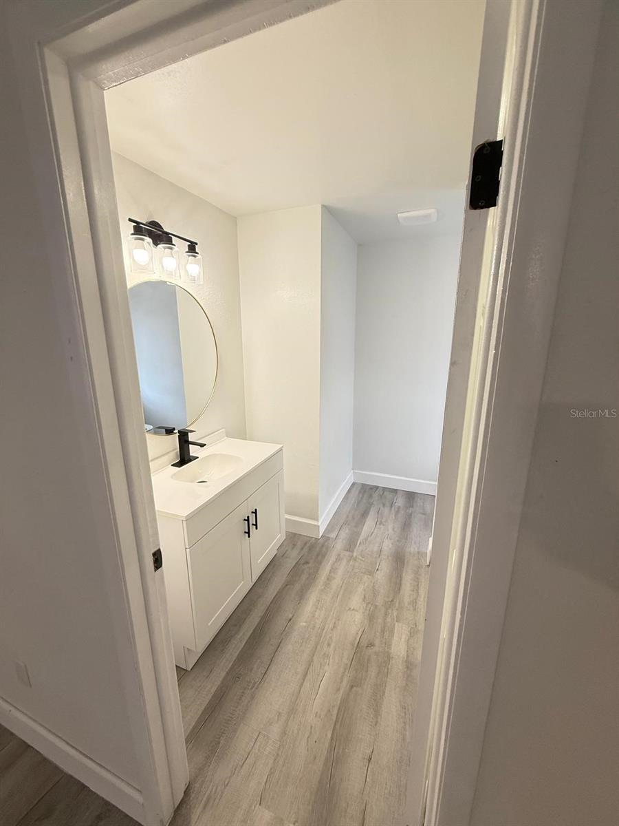 Listing photo id 16 for 4107 Denage Court