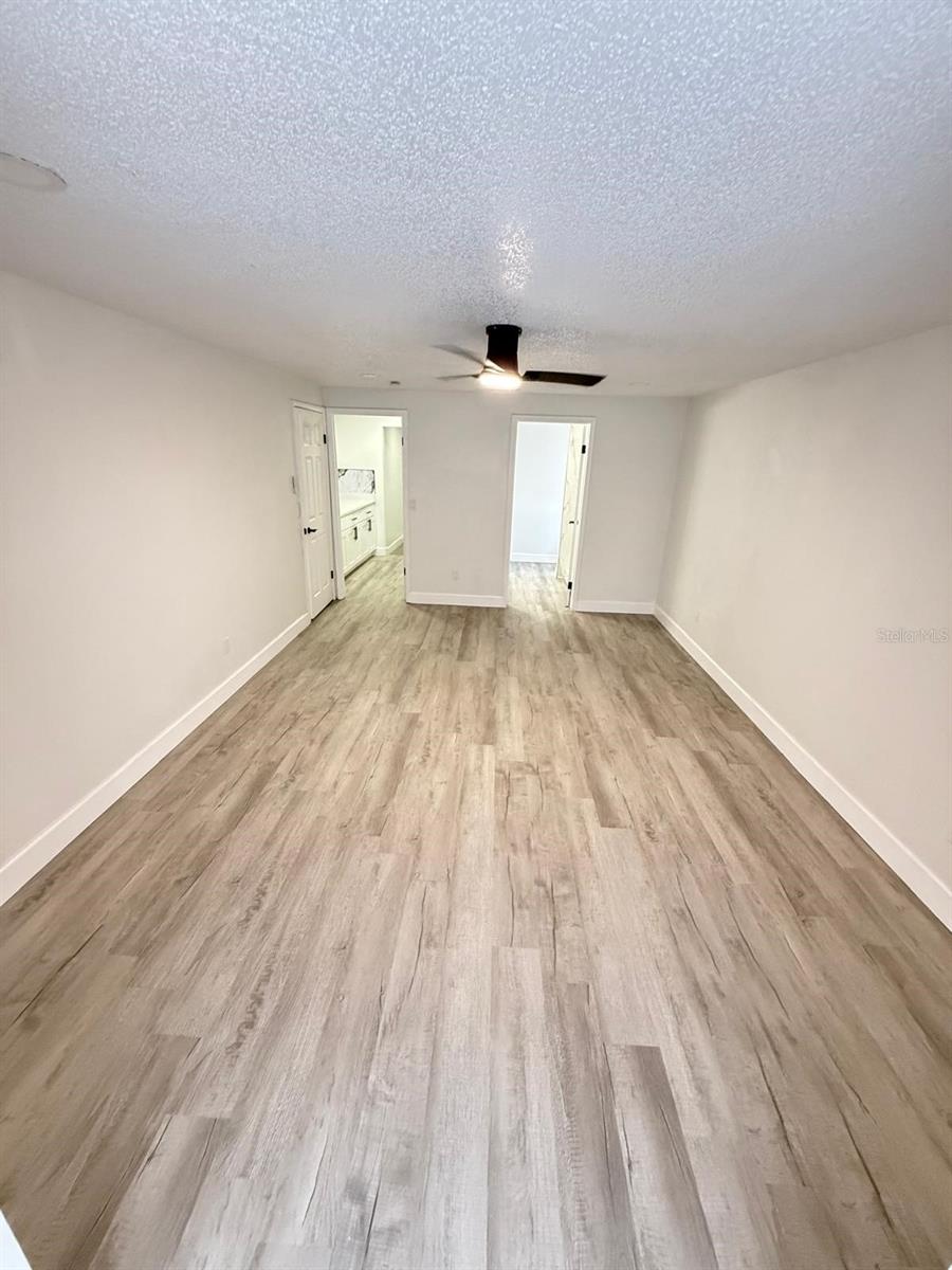 Listing photo id 17 for 4107 Denage Court