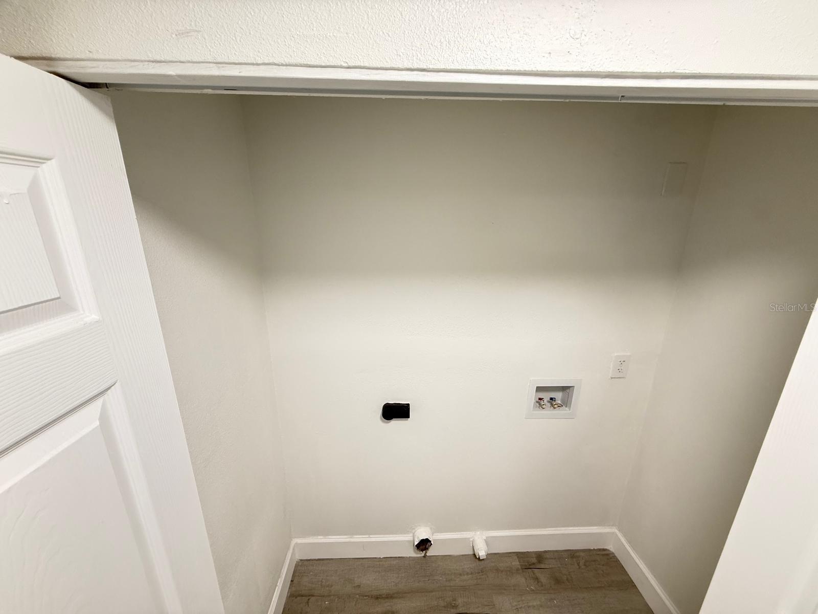 Listing photo id 21 for 4107 Denage Court