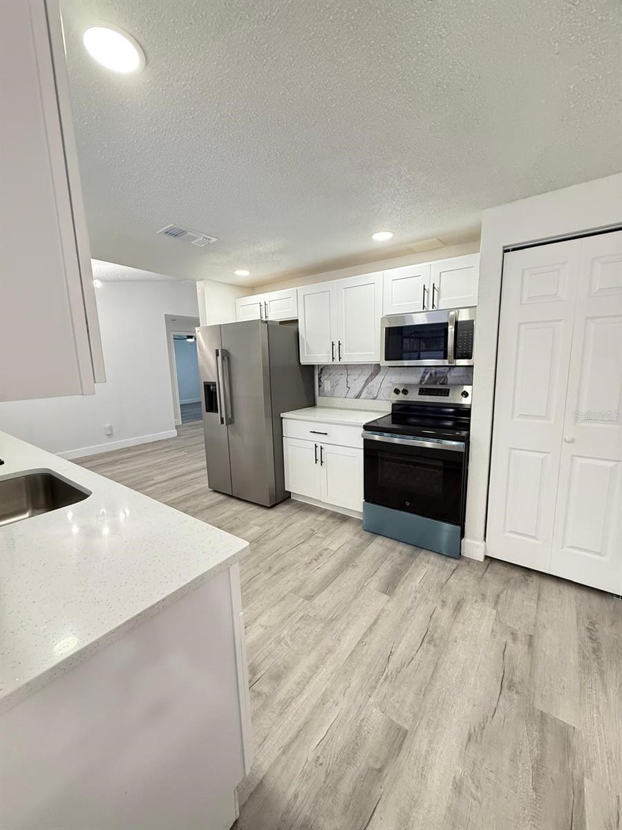 Listing photo id 24 for 4107 Denage Court