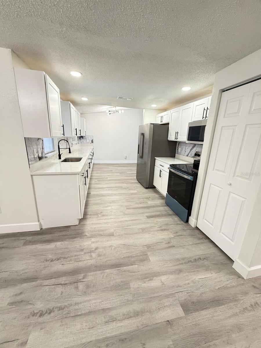 Listing photo id 25 for 4107 Denage Court