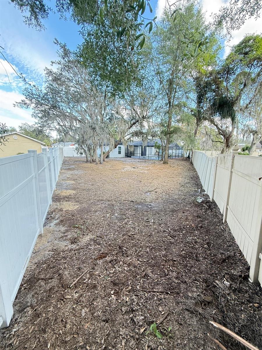 Listing photo id 5 for 4107 Denage Court