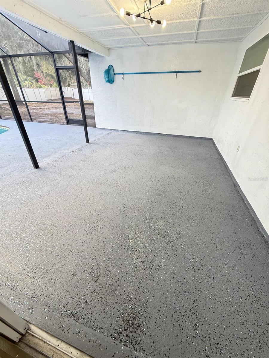 Listing photo id 7 for 4107 Denage Court