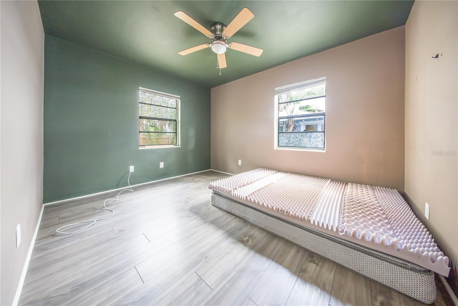 Image 3 of 65 For 517 41st Avenue S