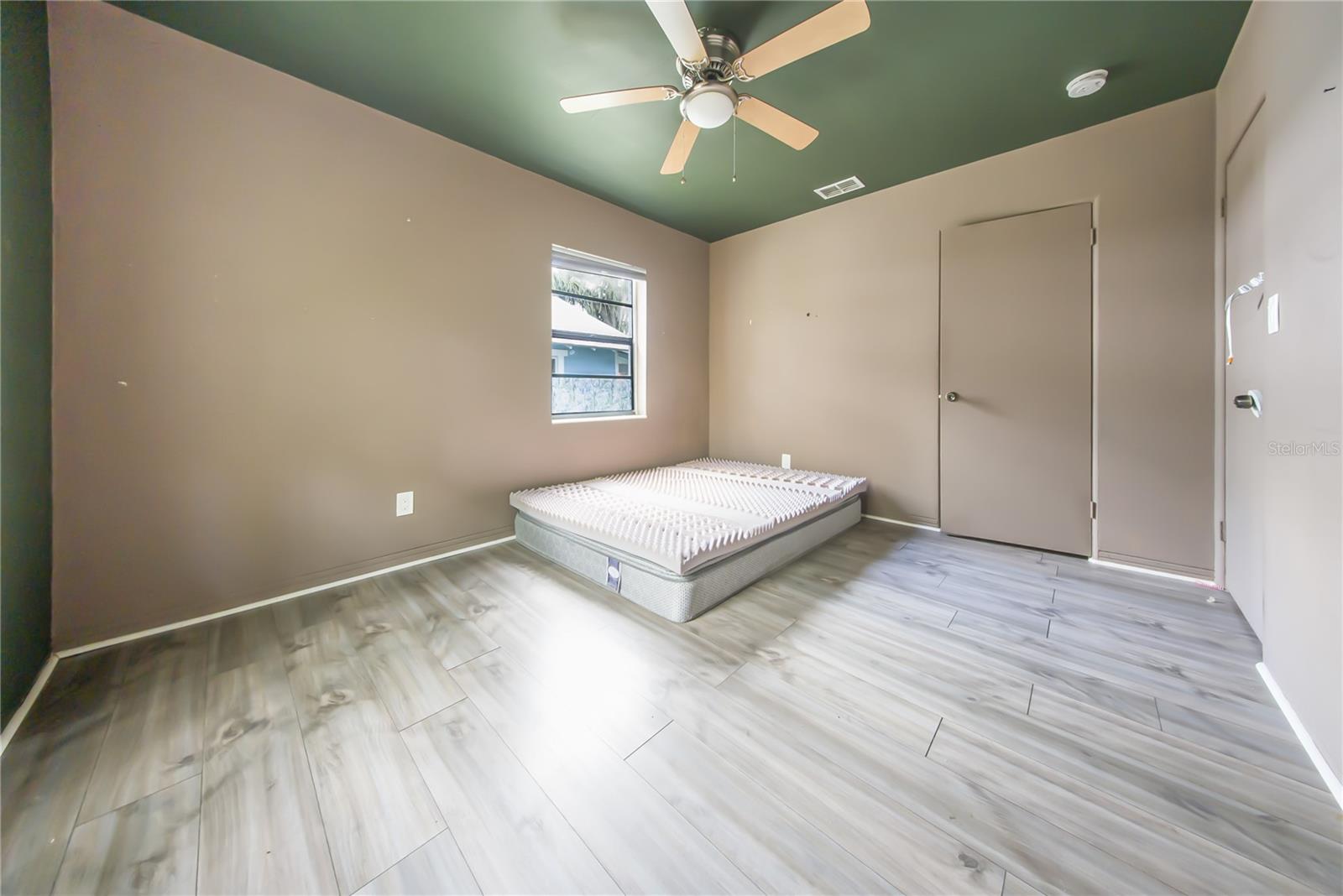 Image 4 of 65 For 517 41st Avenue S