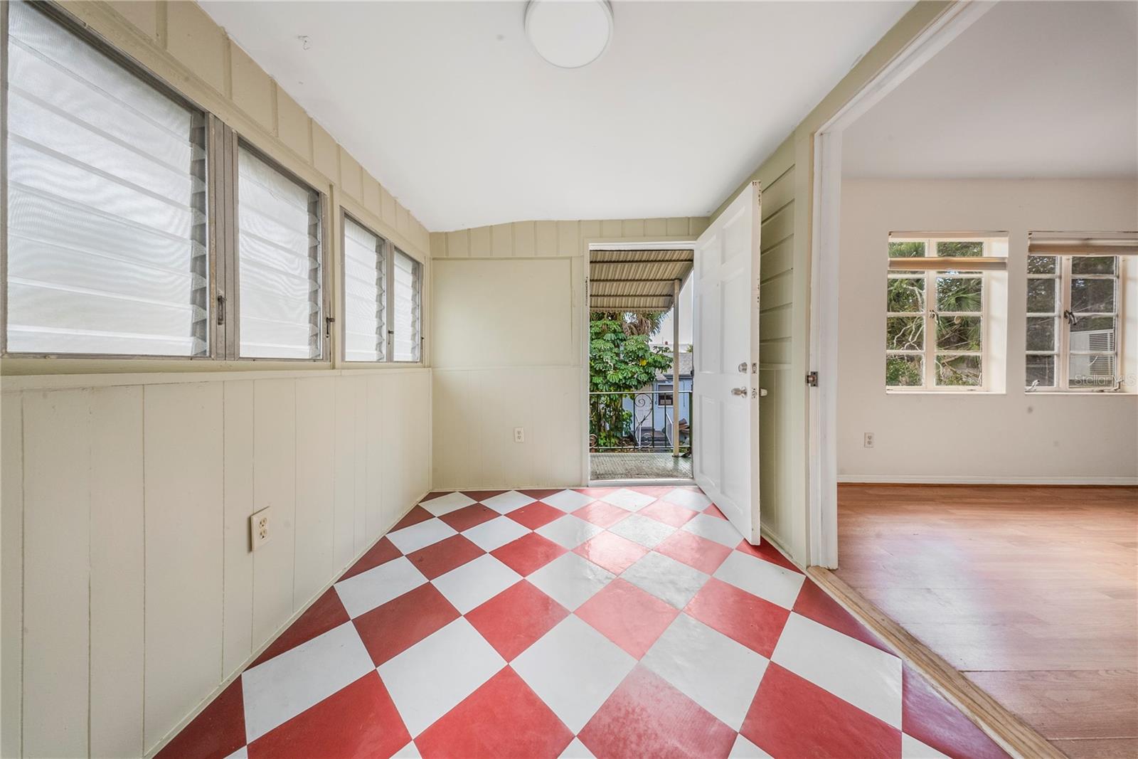 Image 44 of 65 For 517 41st Avenue S