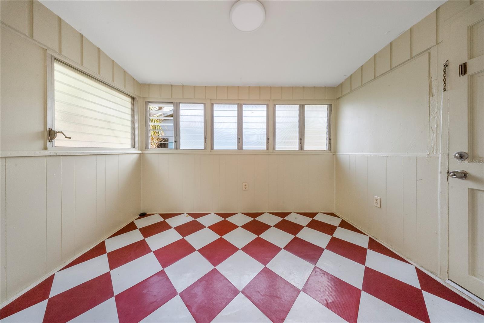 Image 49 of 65 For 517 41st Avenue S