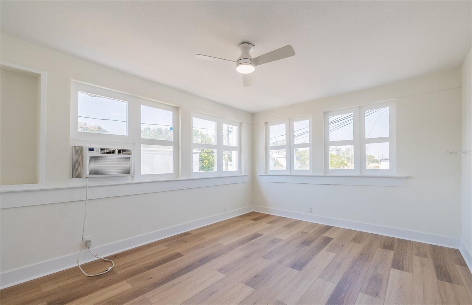 Image 12 of 27 For 218 Pinellas Avenue