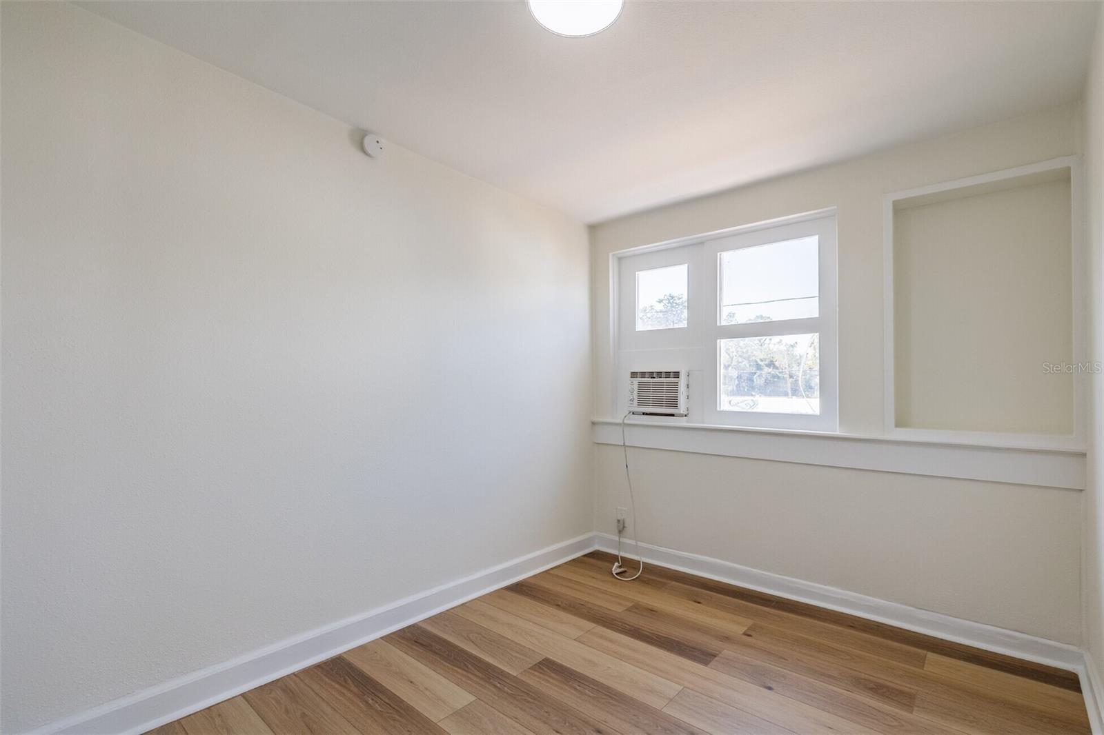 Image 13 of 27 For 218 Pinellas Avenue