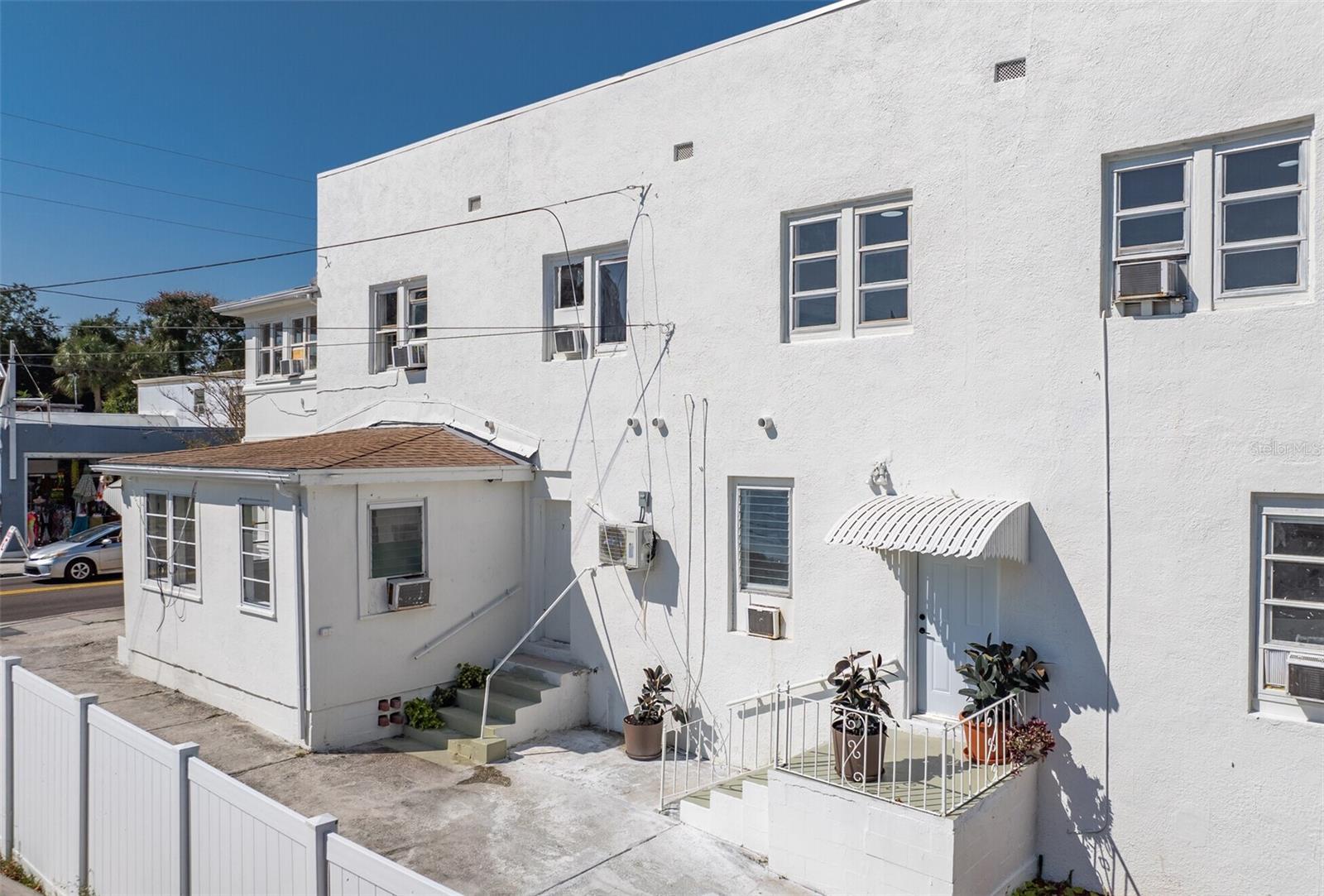 Image 6 of 27 For 218 Pinellas Avenue