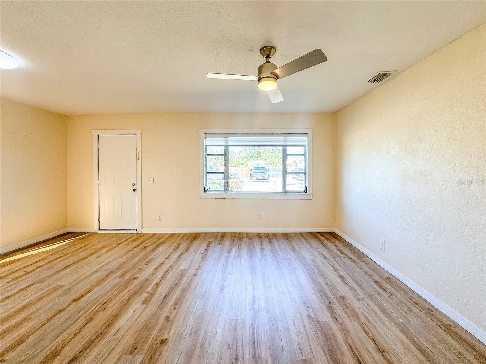 Image 3 of 24 For 2017 Hemlock Street