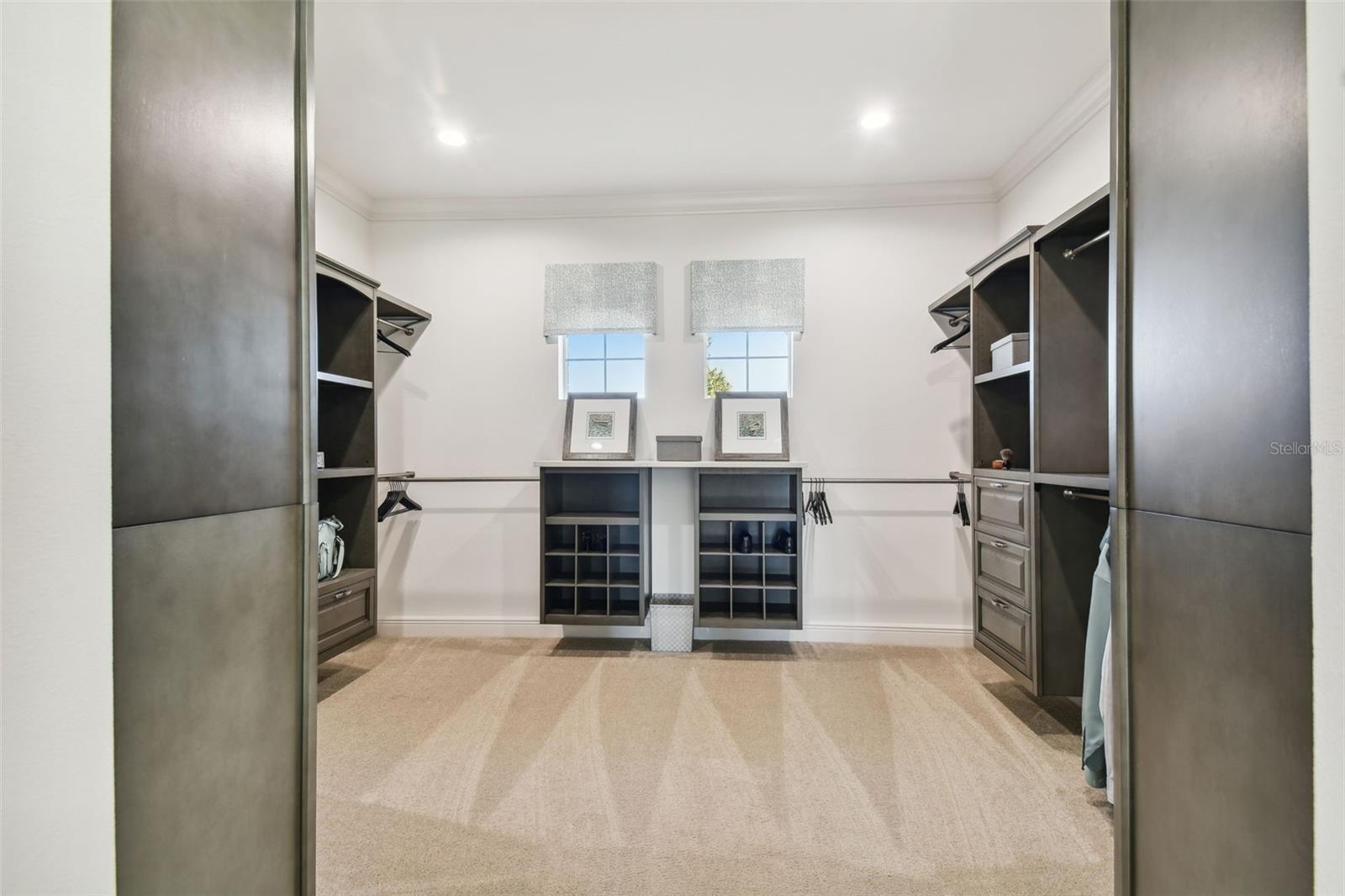 Listing photo id 16 for 5333 Lake Venice Drive