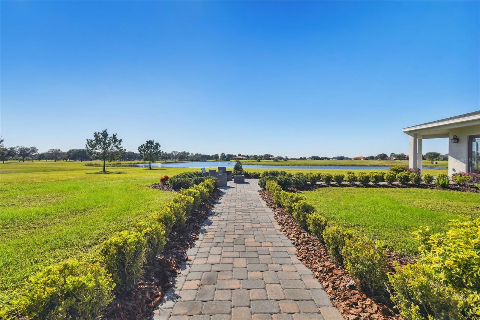 Listing photo id 25 for 5333 Lake Venice Drive