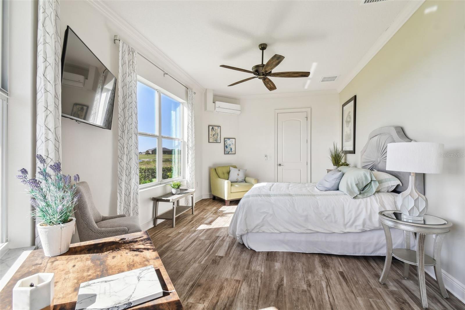 Listing photo id 31 for 5333 Lake Venice Drive