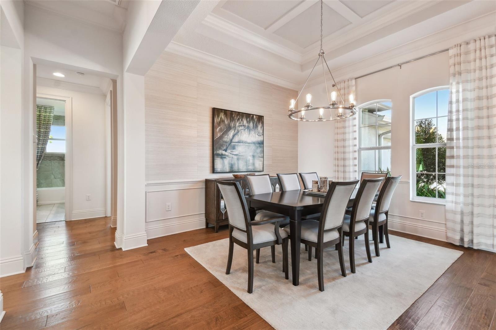 Listing photo id 2 for 5333 Lake Venice Drive