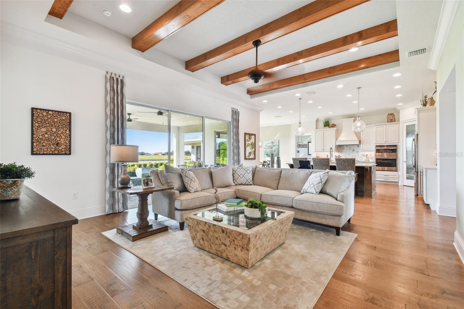 Listing photo id 4 for 5333 Lake Venice Drive