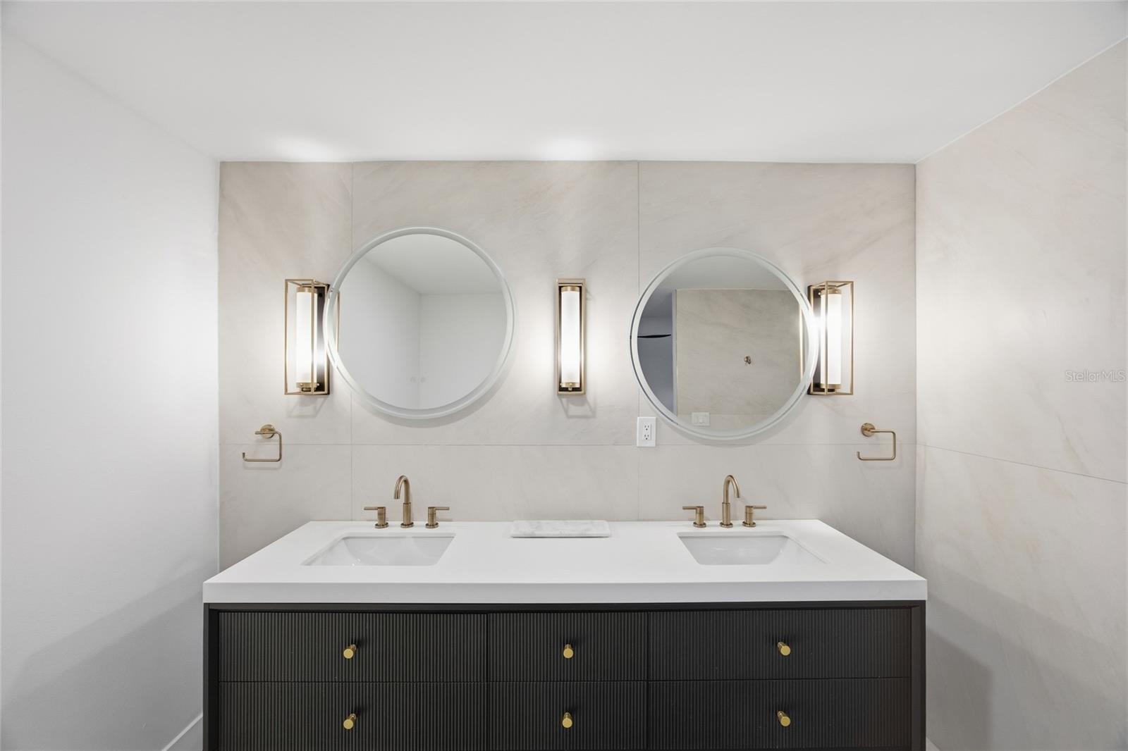 Image 15 of 30 For 13025 Village Chase Circle