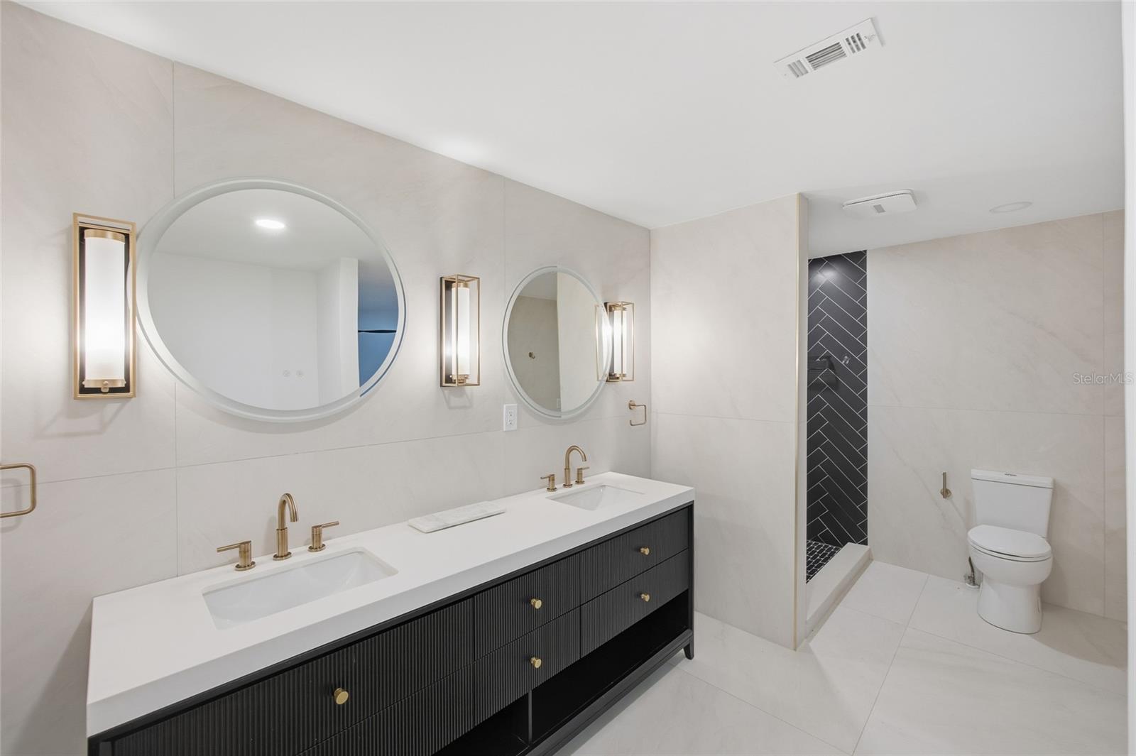 Image 16 of 30 For 13025 Village Chase Circle