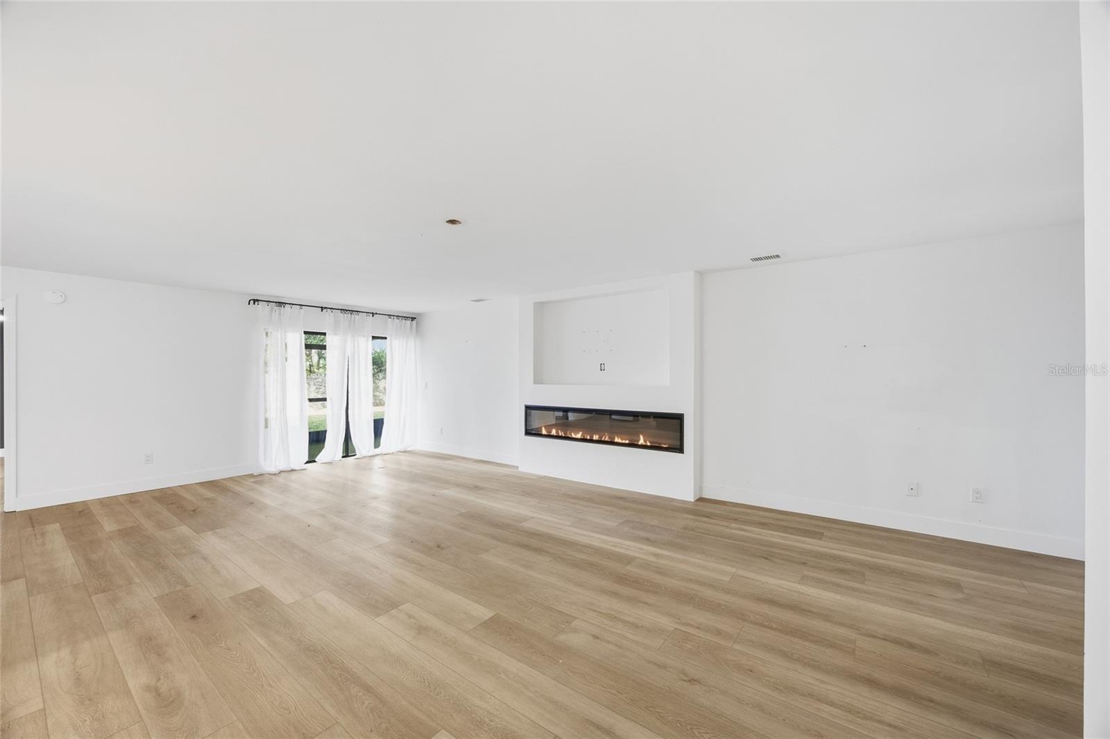 Image 5 of 30 For 13025 Village Chase Circle