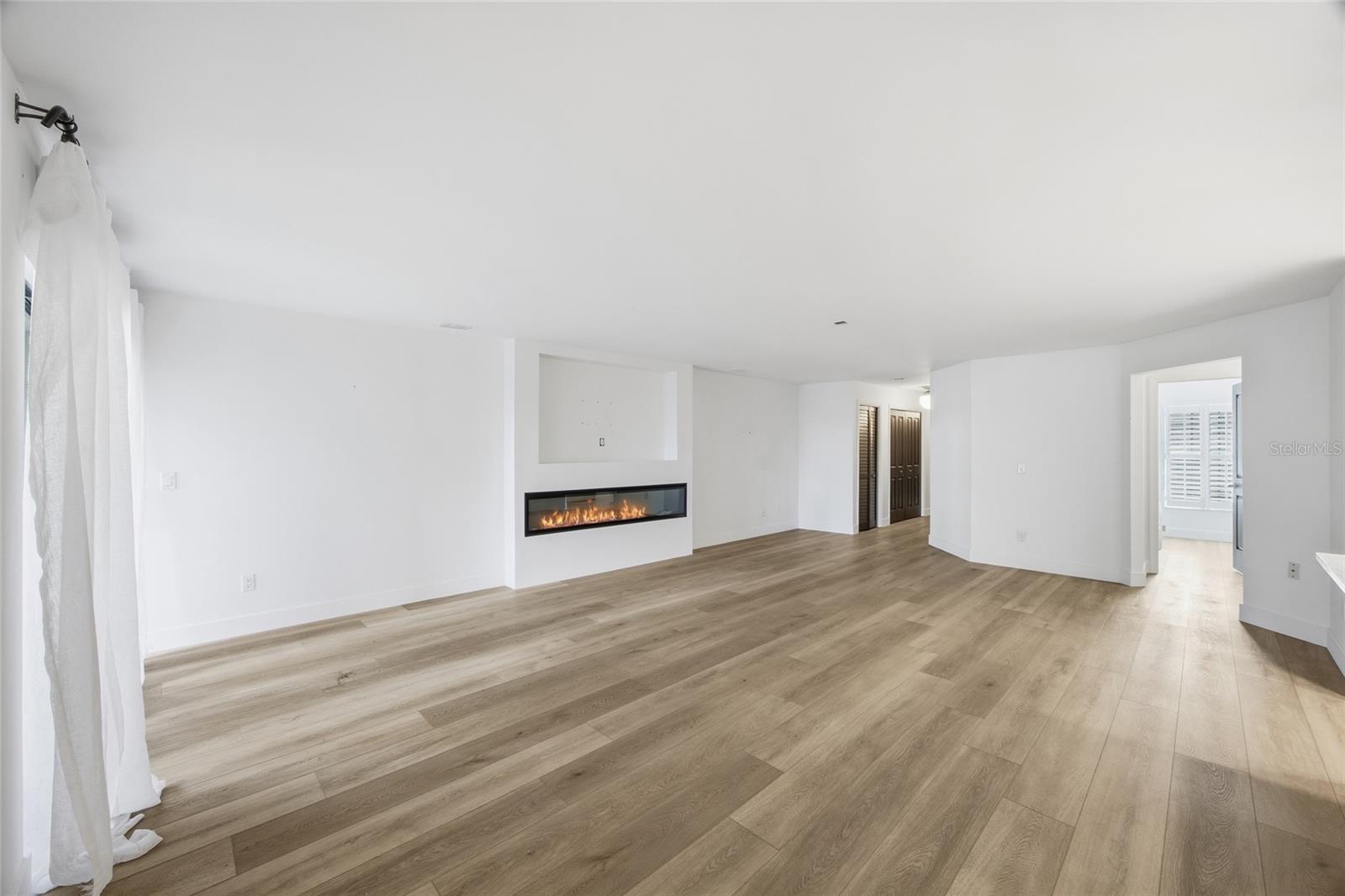 Image 7 of 30 For 13025 Village Chase Circle