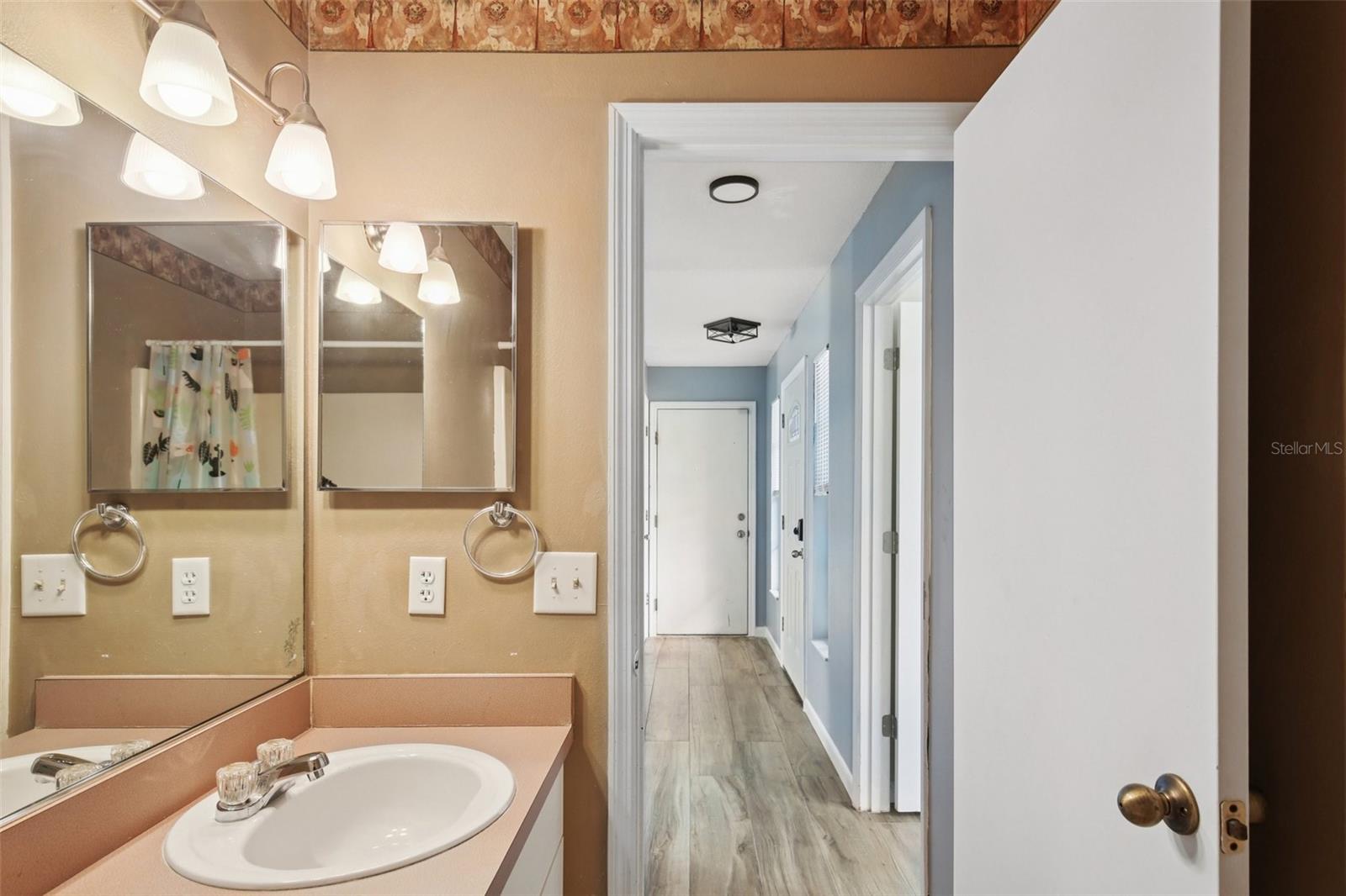 Image 24 of 43 For 3501 Reynolds Street