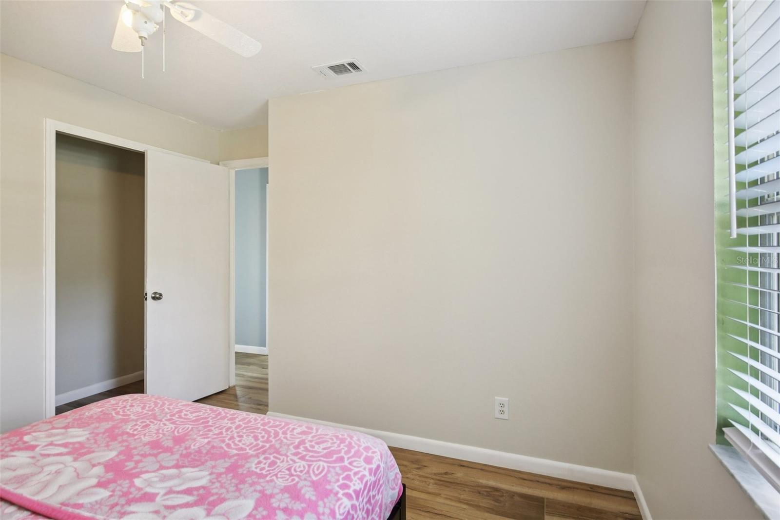 Image 27 of 43 For 3501 Reynolds Street