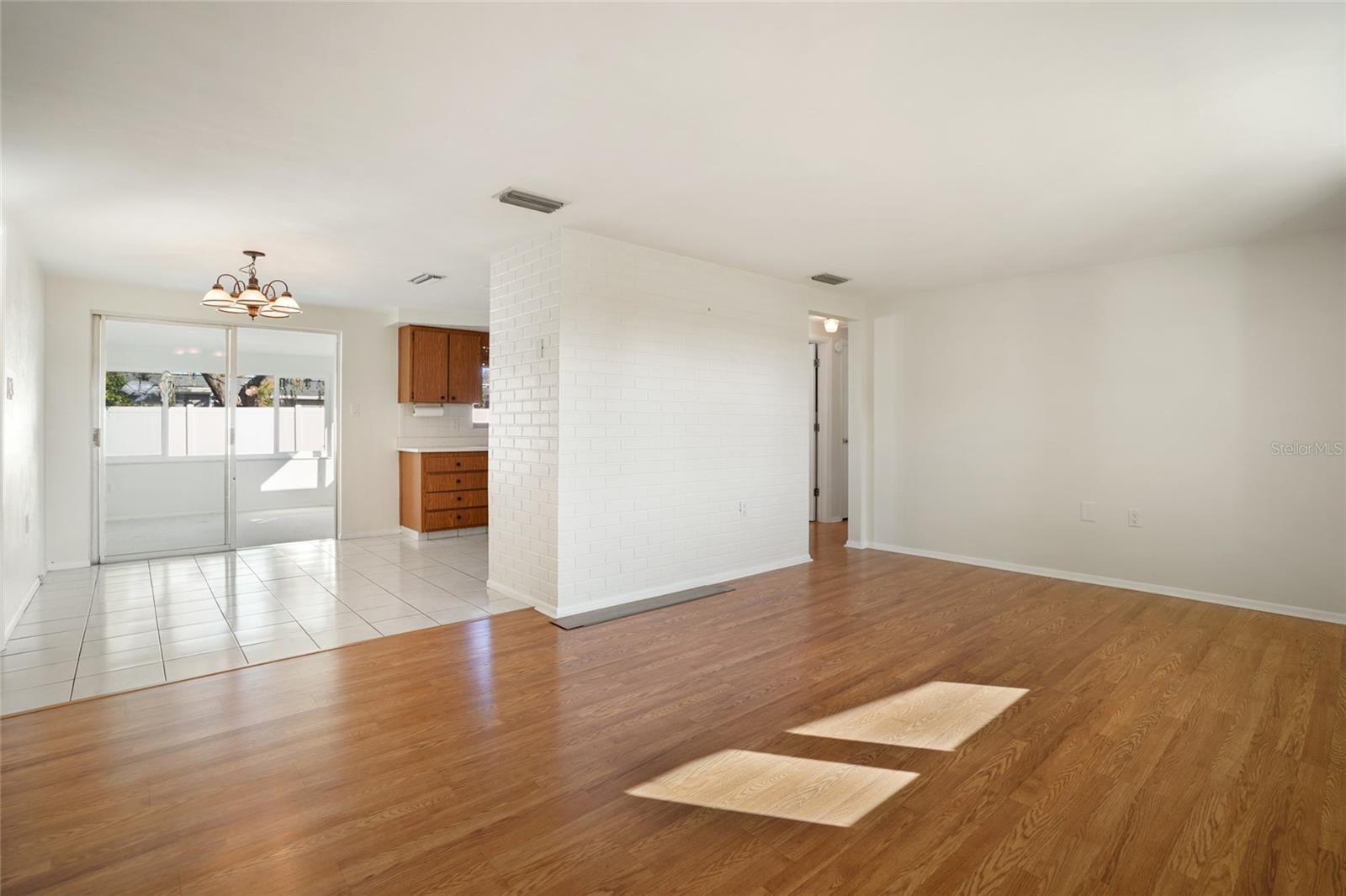 Image 7 of 39 For 4853 Manor Drive