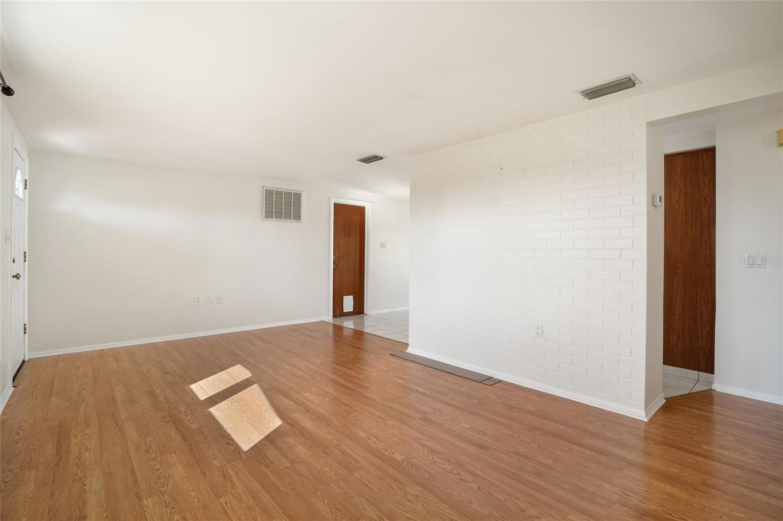 Image 8 of 39 For 4853 Manor Drive