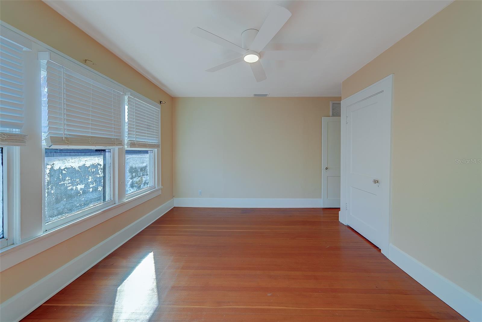 Image 27 of 62 For 4642 7th Avenue N