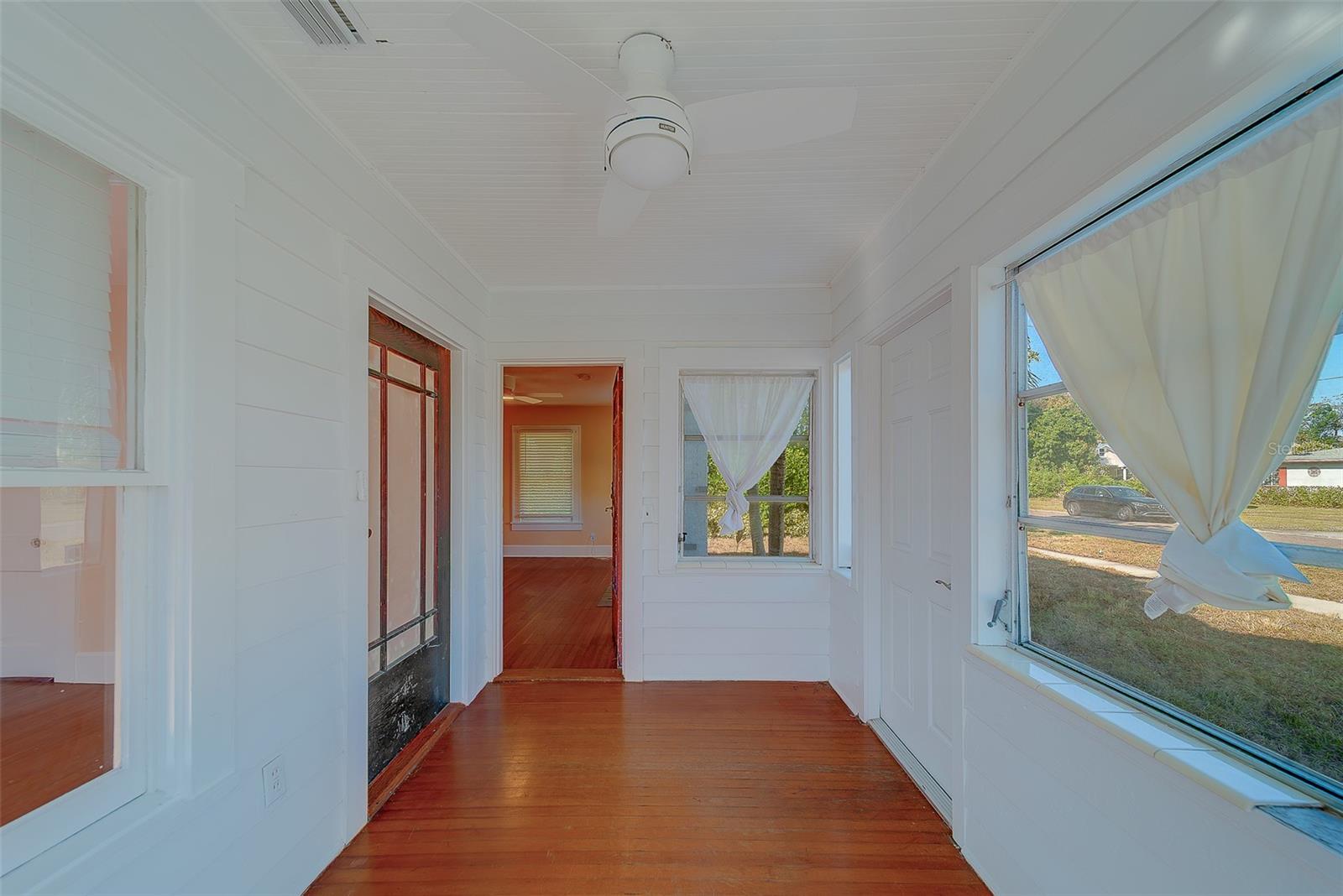 Image 6 of 62 For 4642 7th Avenue N