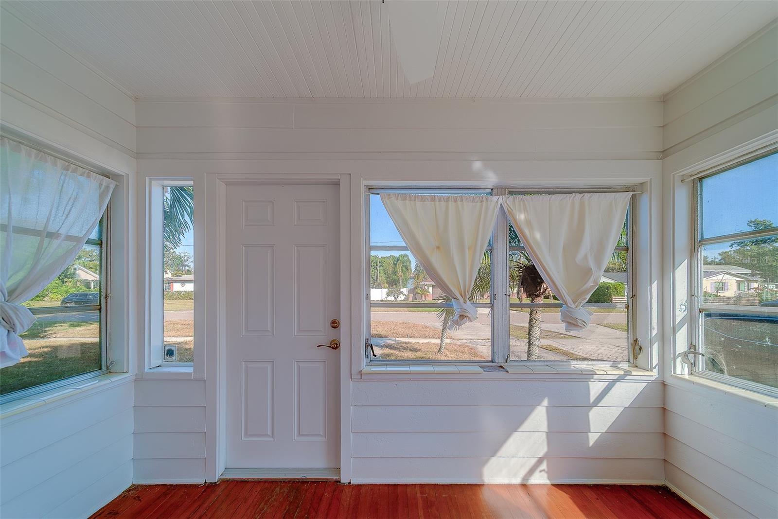 Image 7 of 62 For 4642 7th Avenue N