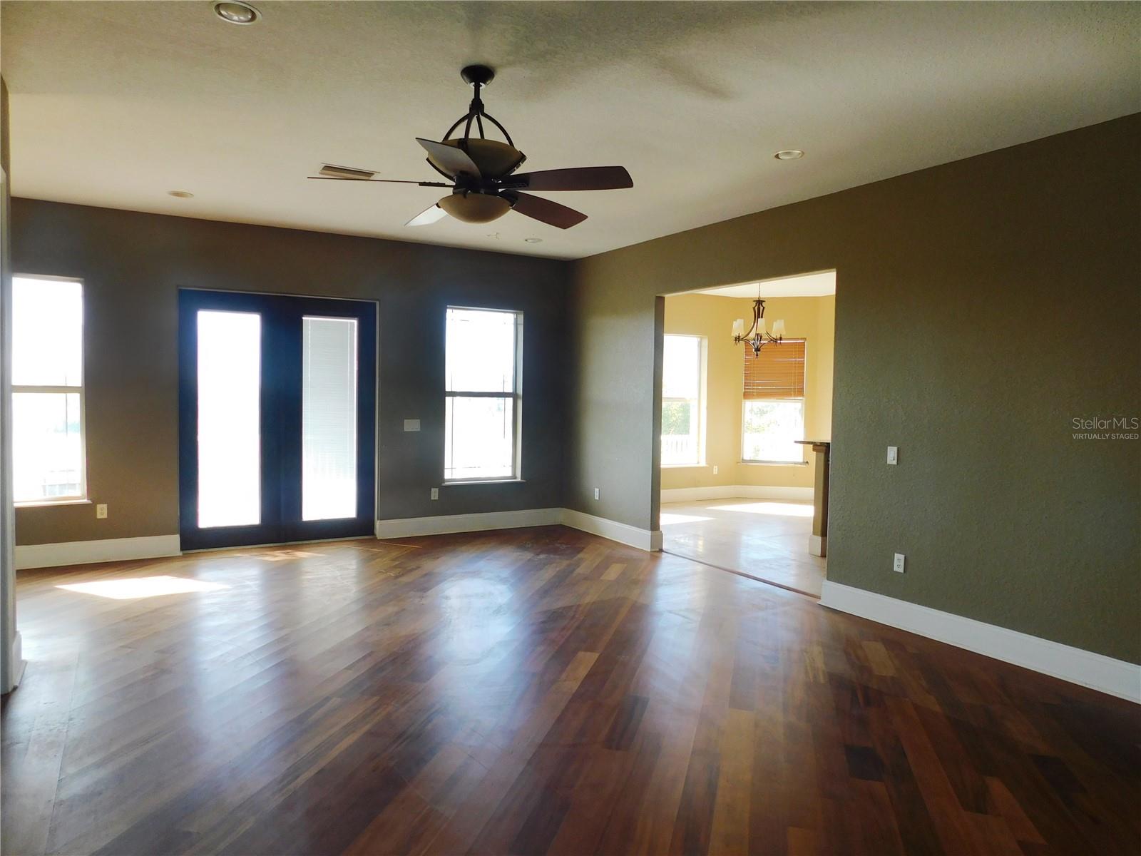 Image 3 of 36 For 935 Bayshore Drive