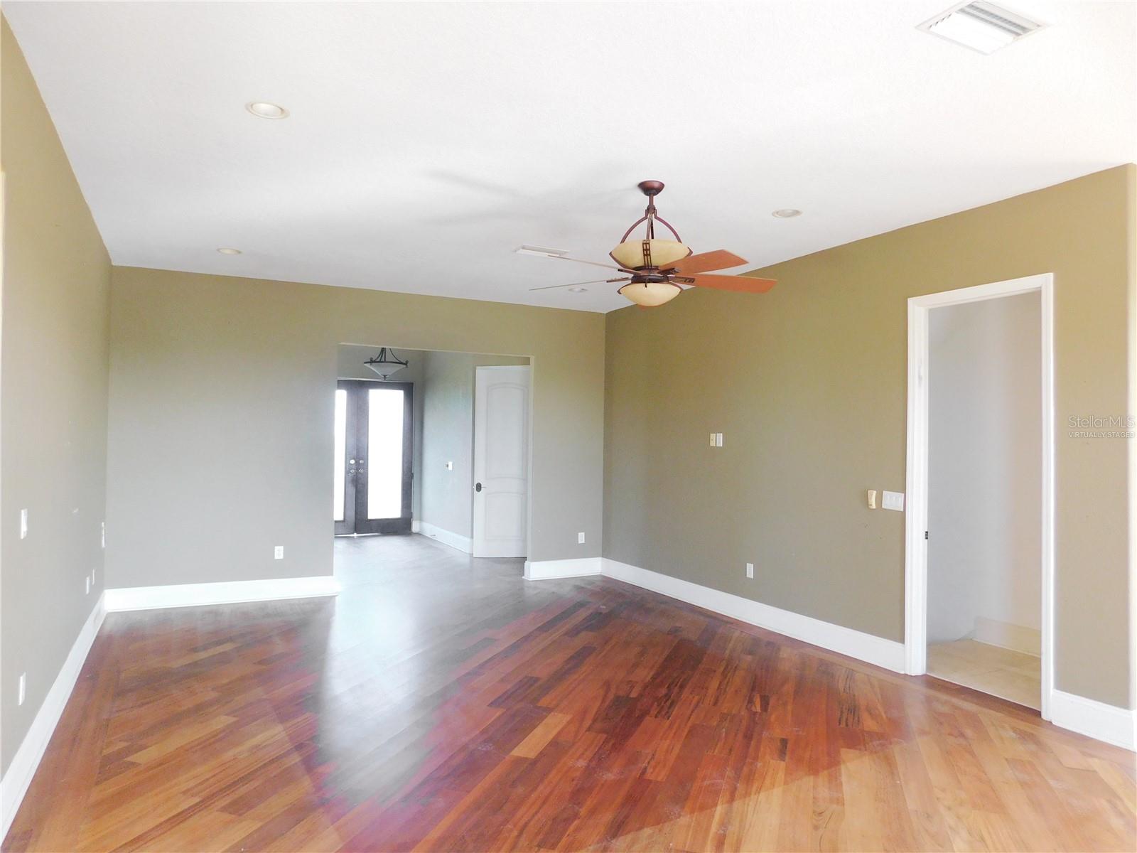 Image 4 of 36 For 935 Bayshore Drive