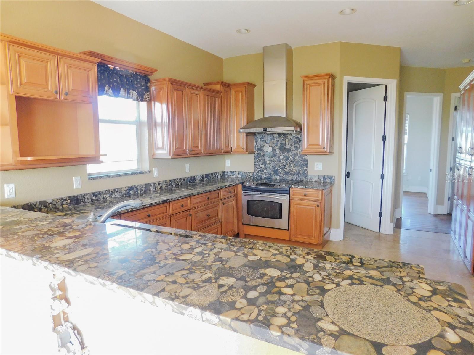 Image 8 of 36 For 935 Bayshore Drive