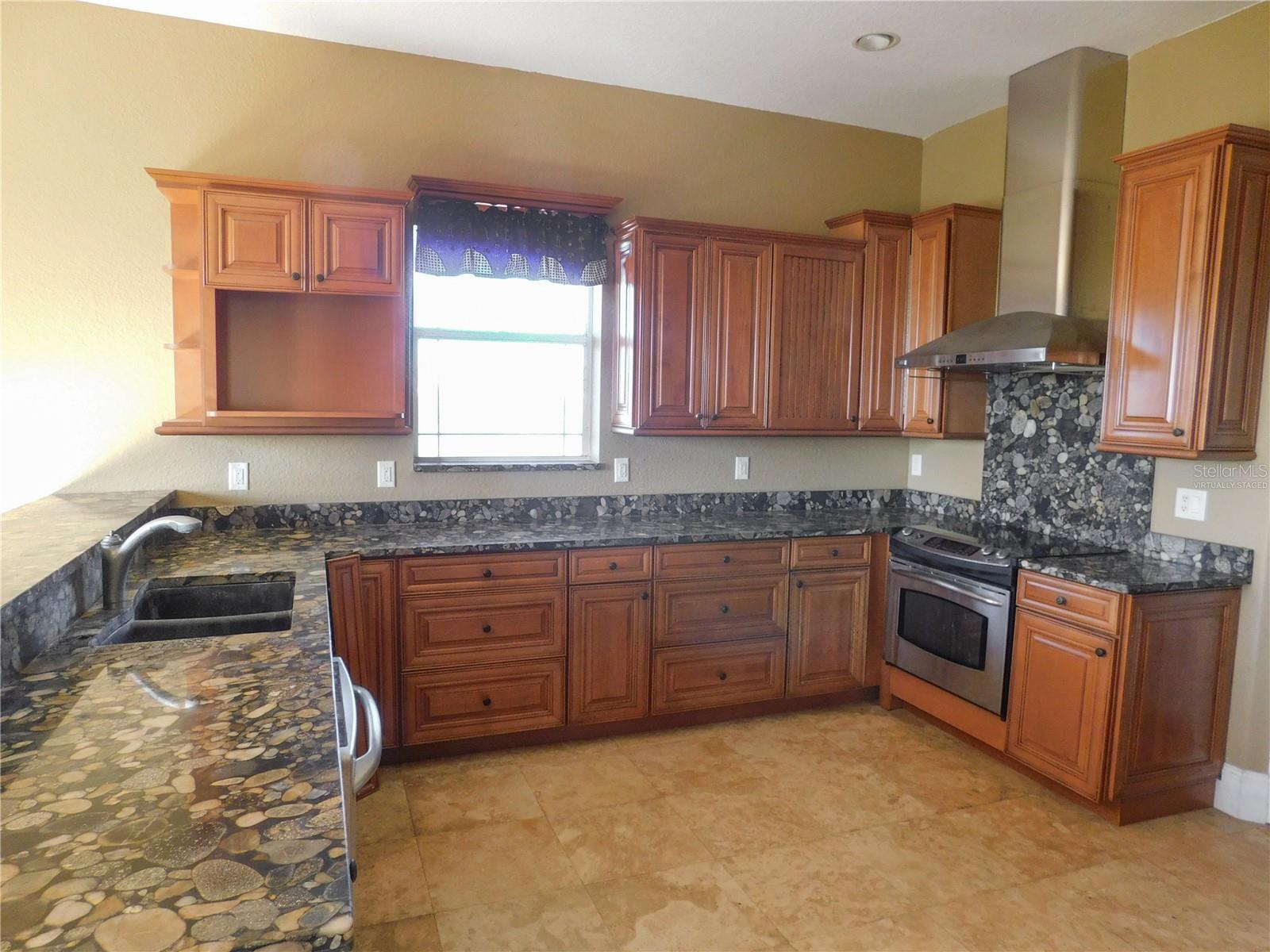 Image 9 of 36 For 935 Bayshore Drive