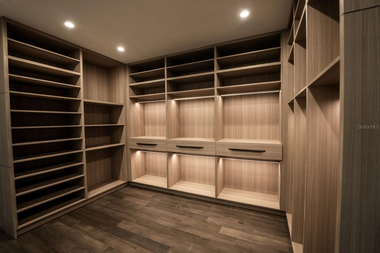 Image 45 of 83 For 3010 Trilby Avenue