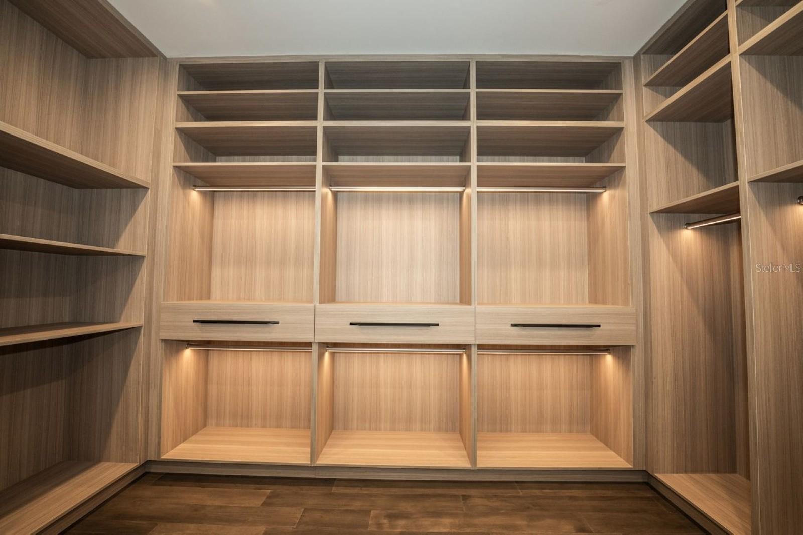 Image 46 of 83 For 3010 Trilby Avenue