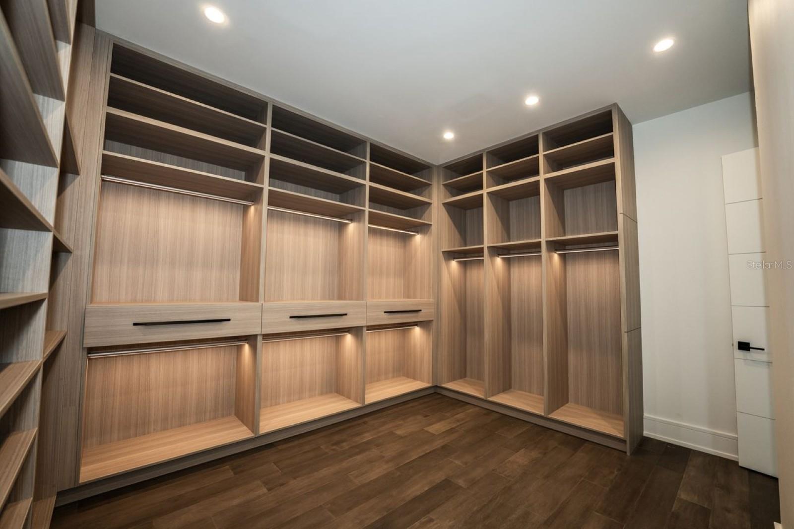 Image 48 of 83 For 3010 Trilby Avenue